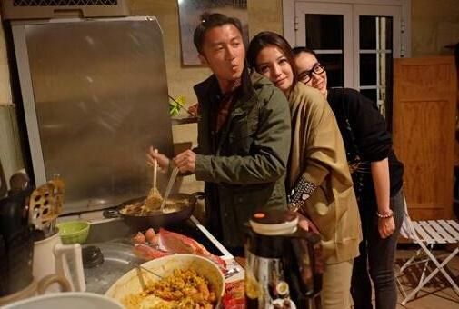 霍汶希一直担当霆锋经纪人，两人关系甚密。