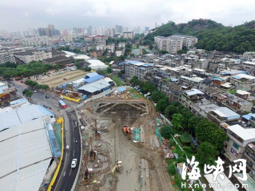 湖东东路三八路段，施工围挡月底完成整治