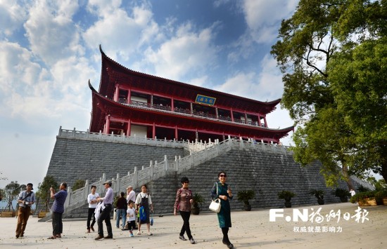 镇海楼“新妆”迎客　首日吸引5000余人次游览