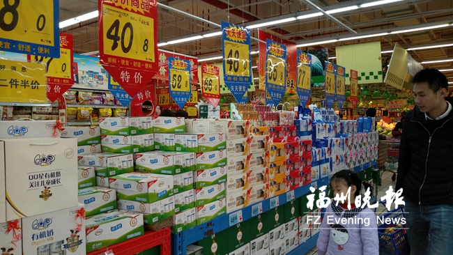 福州超市现牛奶促销潮　多个品牌产品降价一两成