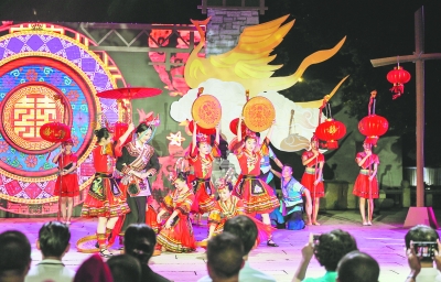 首届中国畲族传统服饰文化周在福州南后街举办