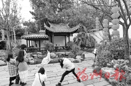 南后街北入口古典戏台　成新网红打卡点