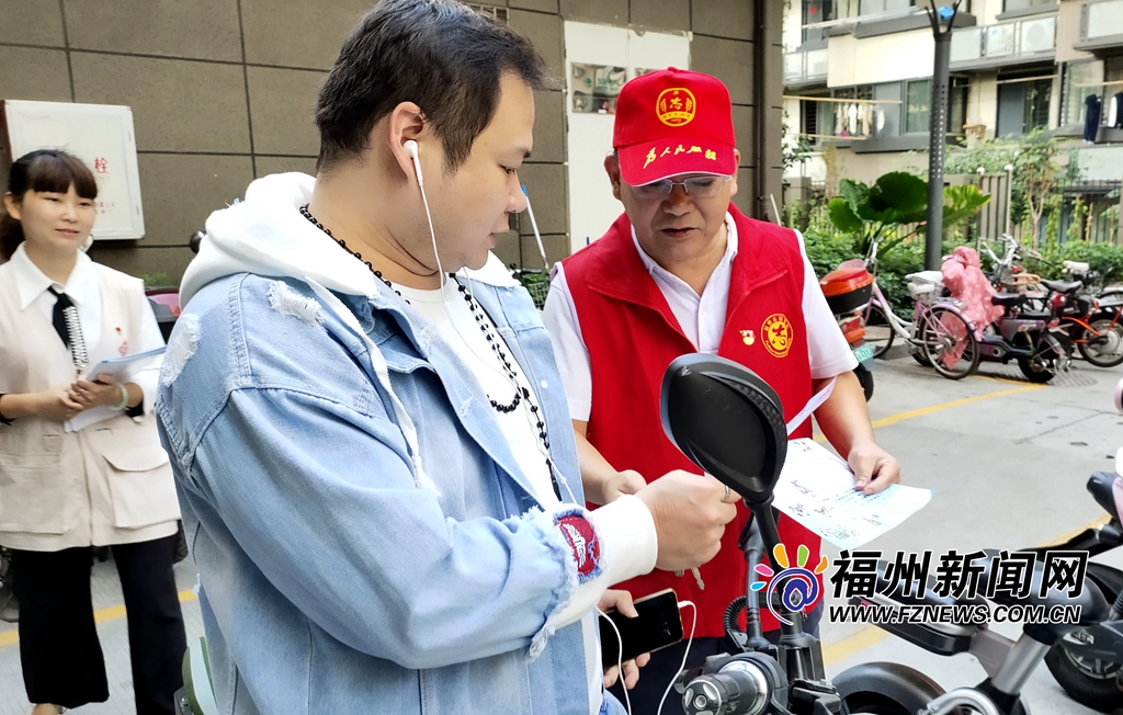 福州观风亭社区开展“三个一”交通安全专题宣传活动